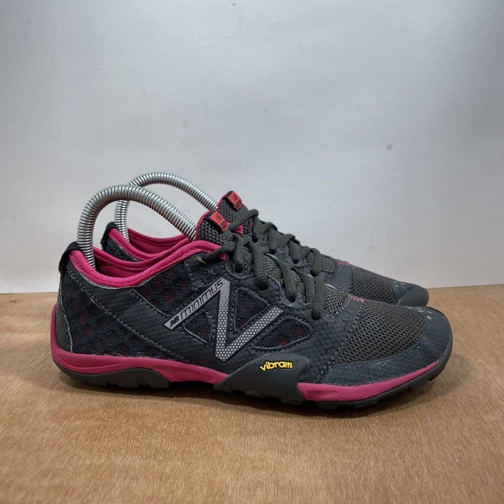 New Balance Minimus Women's Size 7 Trail Running Shoes Vibram Black Gray Pink